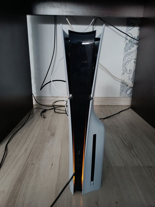 PS 5 pe disc îl am de 3 luni