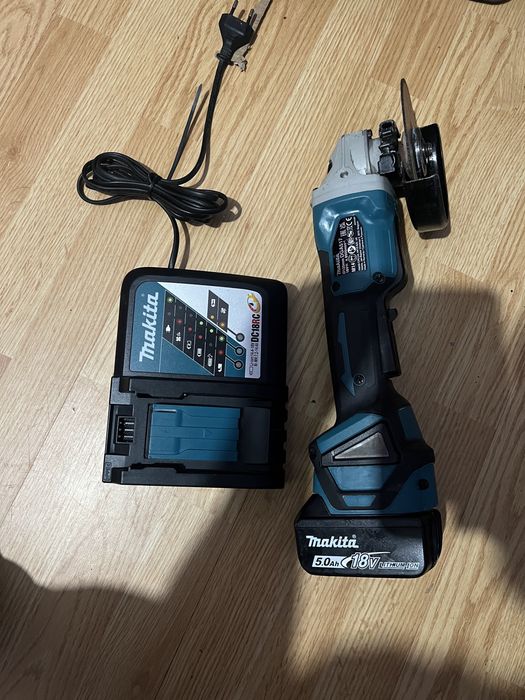 Vand flex makita DGA 517