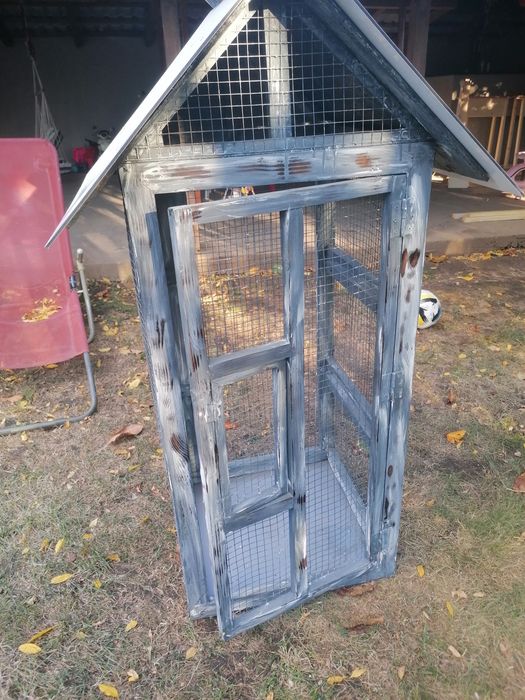 Colivie de vânzare sau schimb cu papagali