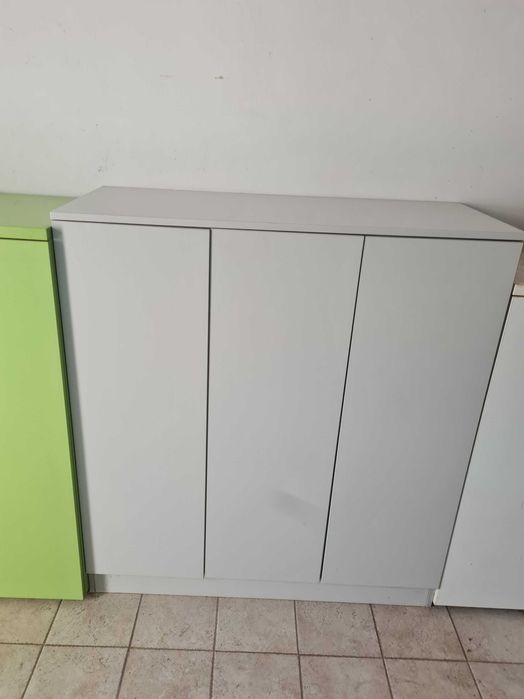 Dulap mediu, cu 3 usi batante, din pal