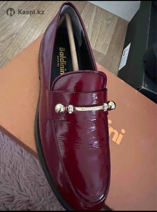 Бордовые лоферы