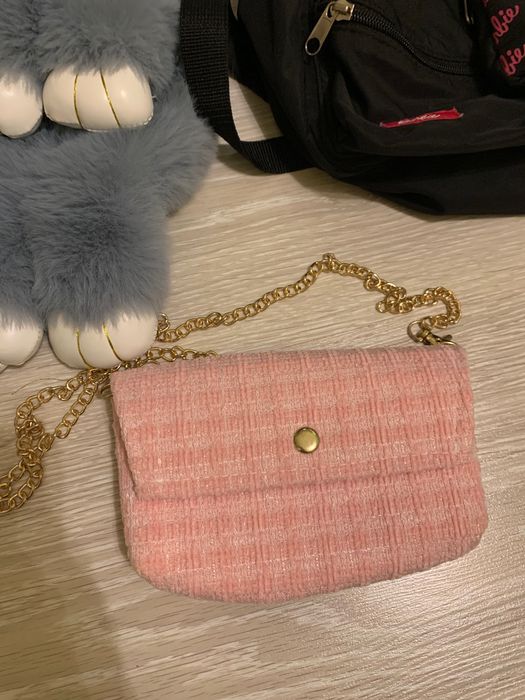 Лот от детска раничка и чантички