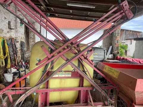 Mig inprastiat azot .Masina de ierbicidat Hardi 600 l