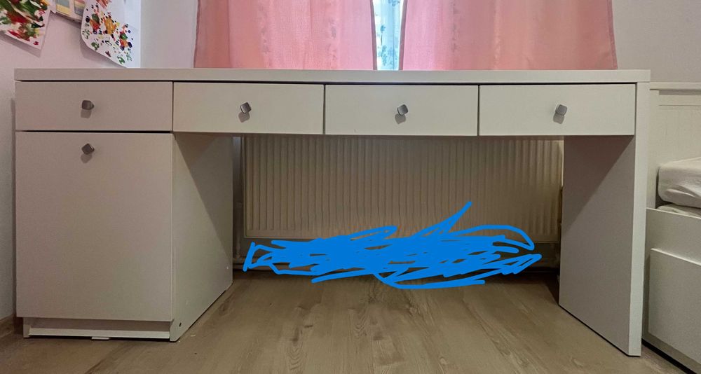 Birou + 2 corpuri cuburi (pentru fetita)