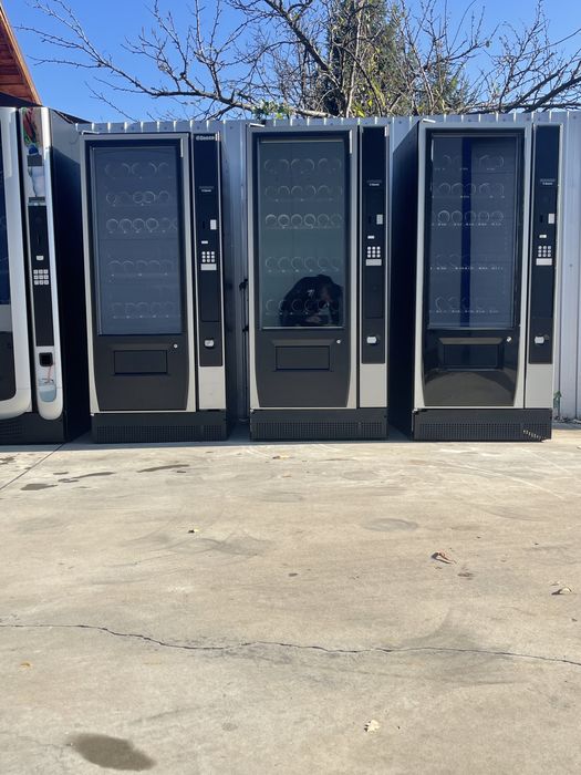 Automate vendomat vitrine snak&sucuri echipate complet garantie 6 luni