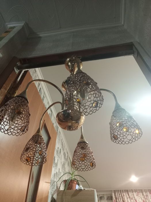 Продам люстру пятирожковую