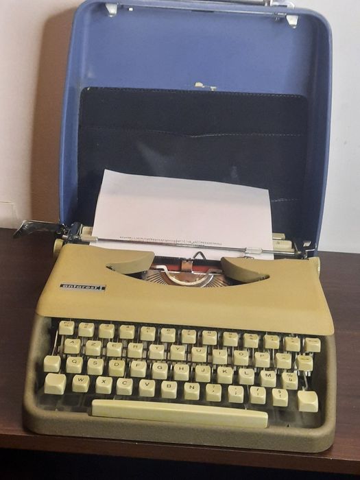 Mașină de scris Antares impecabilă