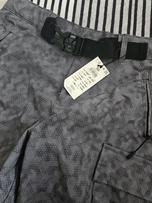 Pantalon Cropp jogger fas gri armata buzunare laterale fermoar si capse