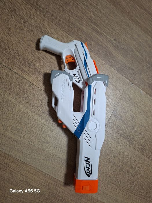 Пистолет-бластер Nerf