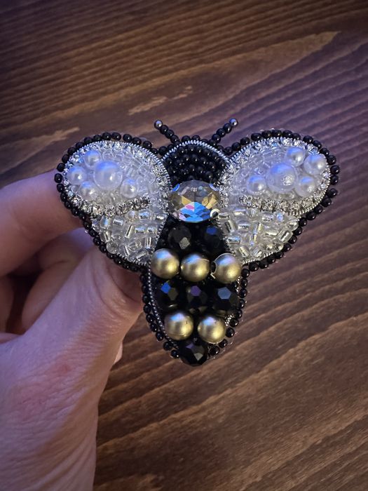 Ръчноизработени брошки с мъниста