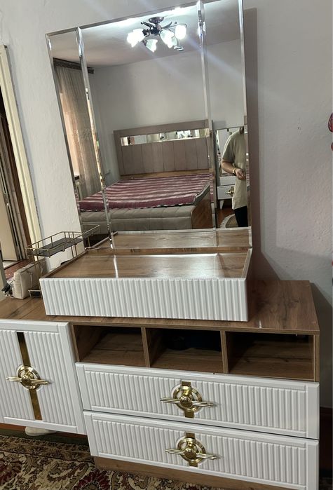 Продам спальный гарнитур