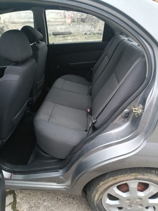 Vând Chevrolet Aveo