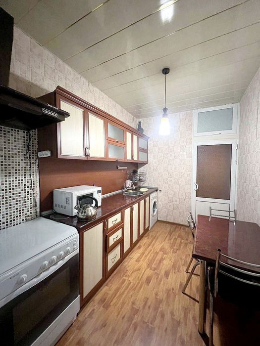 Ganga G'ofur Gulom metro oldida