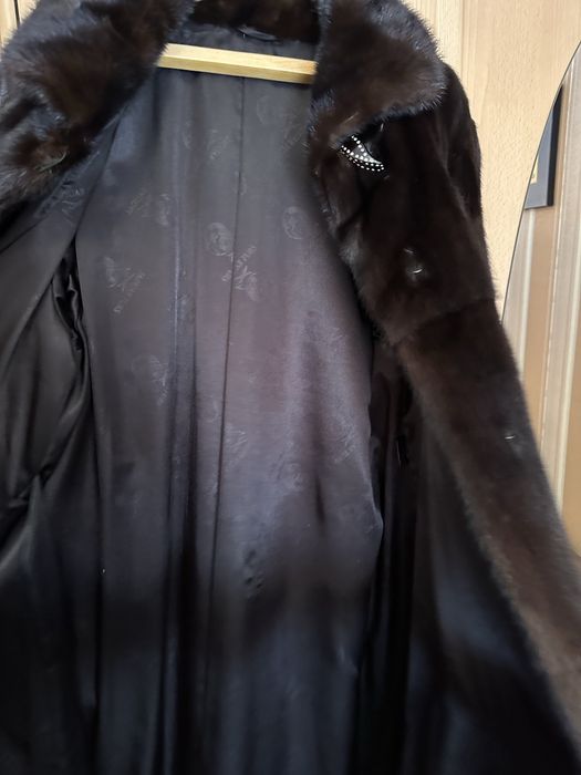 Шуба норковая, длинная.