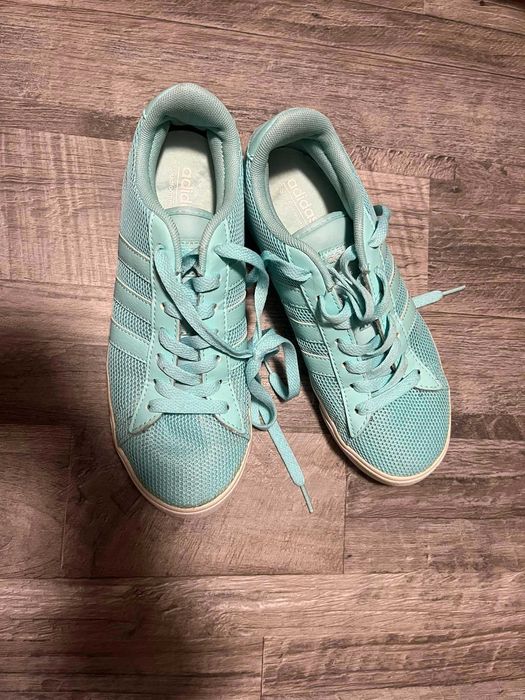 Дамски маратонки комплектна цена 200 лв