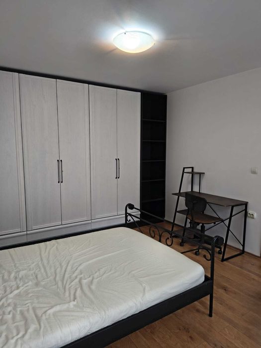 Inchiriez apartament la curte cu Dormitor+CameraZi ULTRACENTRAL