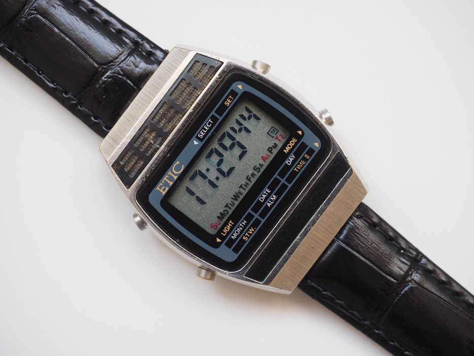 Ceas electronic (o bucată) ETIC din anii 1980, funcțional, cu iluminare, curea nouă, metal de calitate (mai bun decât la Montana)