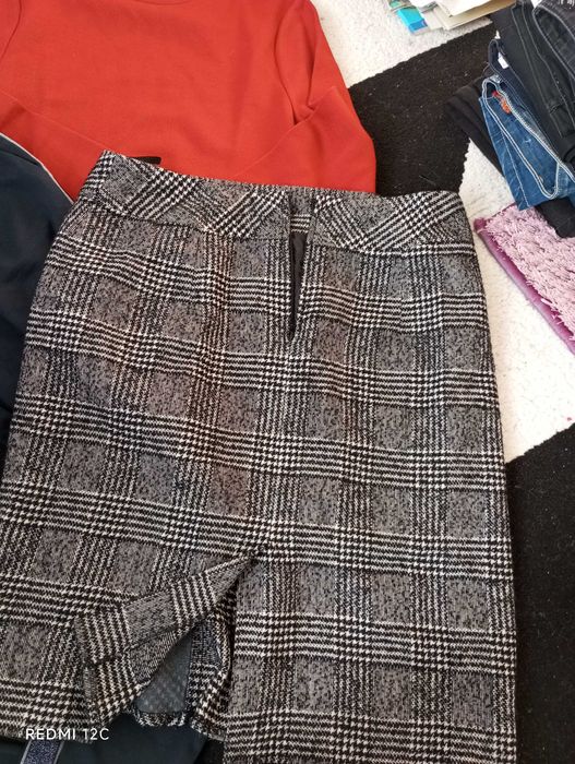 Лот панталон,пола и блузка актуални модели.