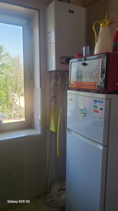 СРОЧНО !! ПРОДАЁТСЯ Квартира в Яшнабаде 75 кв/м 4x комнатная дубовой