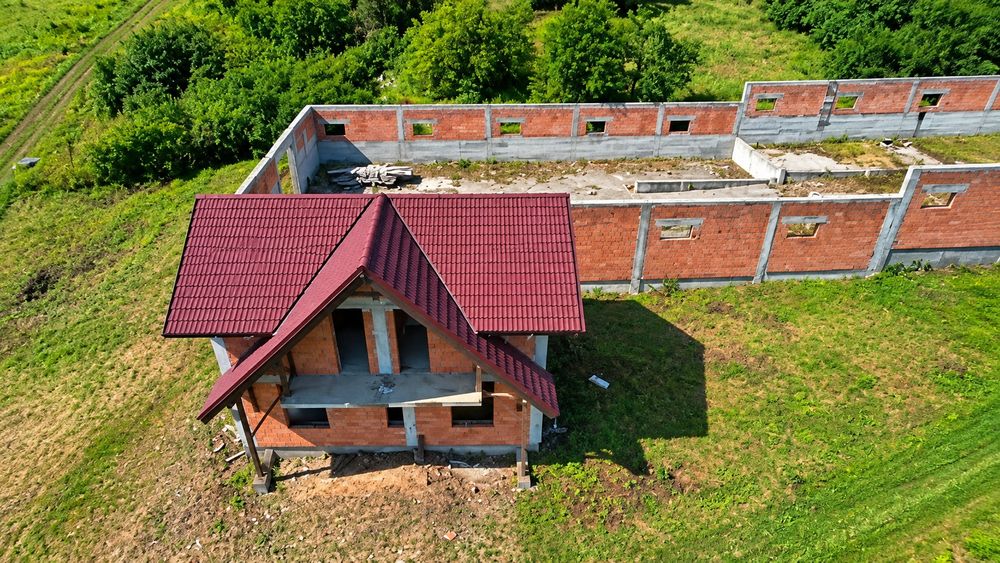Vand casa plus anexa agricole sau industriale