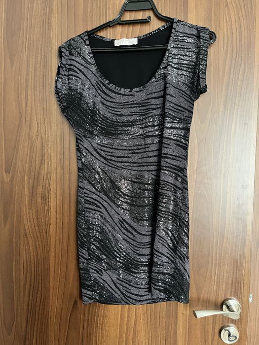 Много запазени рокли на символични цени