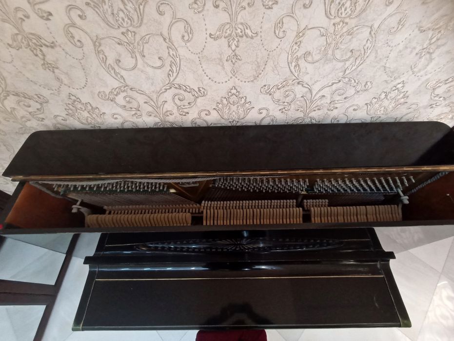 Пианино (Ростов-Дон) в хорошем состоянии. (Настроена)