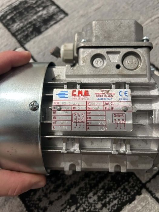 Motor  cu reductor