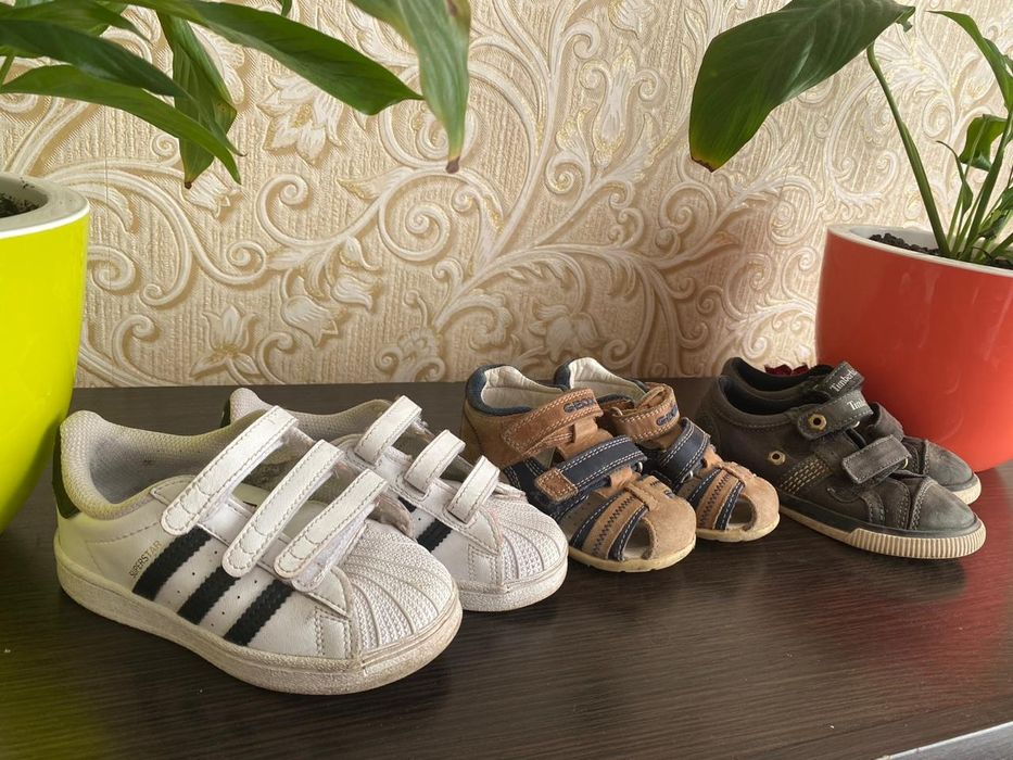 Продам детскую обувь