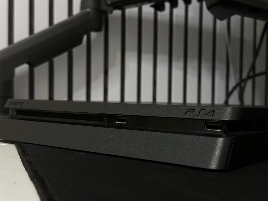 Продам Sony PlayStation 4 Slim 1TB