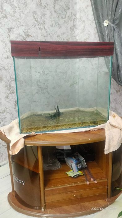 Продам аквариум 60-65 литров