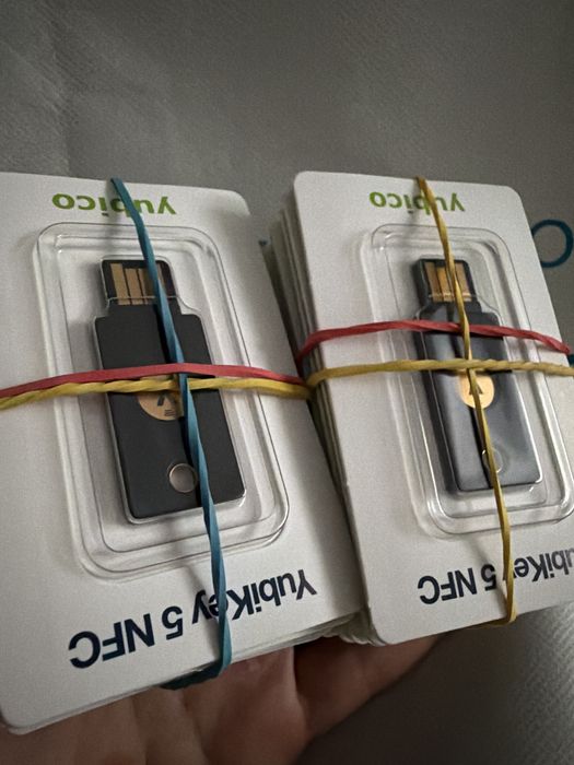 [LIVRARE OLX OK] Pachet 2x Chei de logare fizice, Yubico YubiKey 5 USB-A NFC