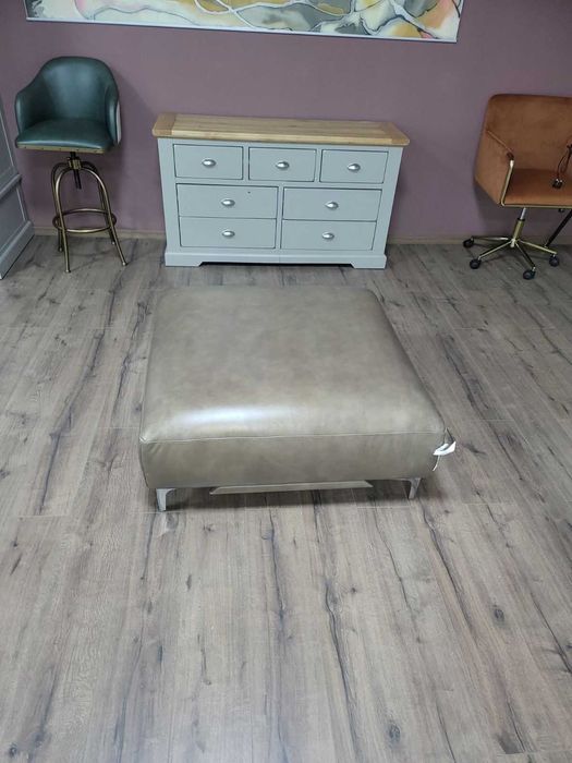 Голяма бежова кожена табуретка