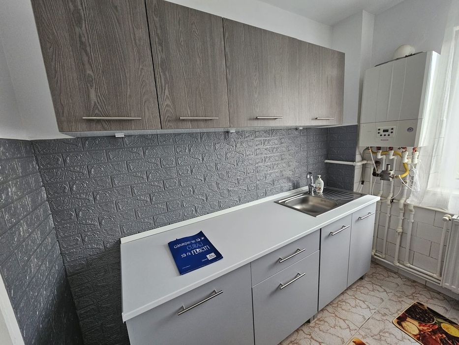 Închiriez apartament 2 camere zona Crâng "în spate la  supermarket ul Penny"