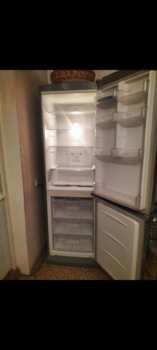 Холодильник LG..