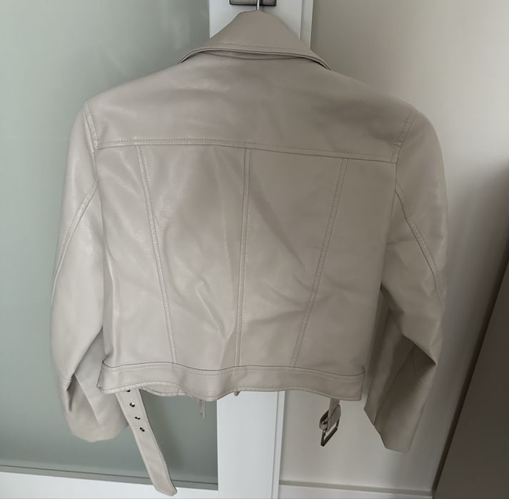 Бяло кожено яке Stradivarius