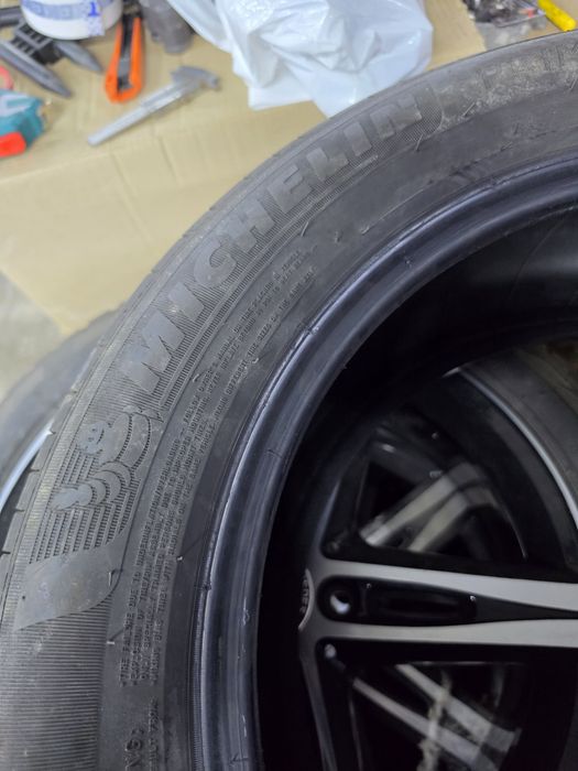 2 Броя 225/55/17 Michelin 5mm 23dot