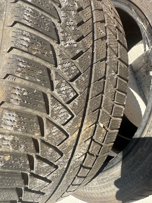 DUNLOP 255/40/21 зимни гуми