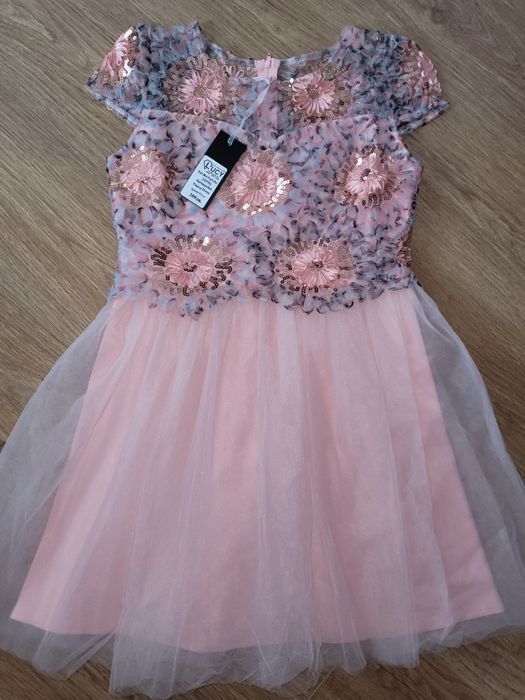 Нова официална розова рокля на Lucy