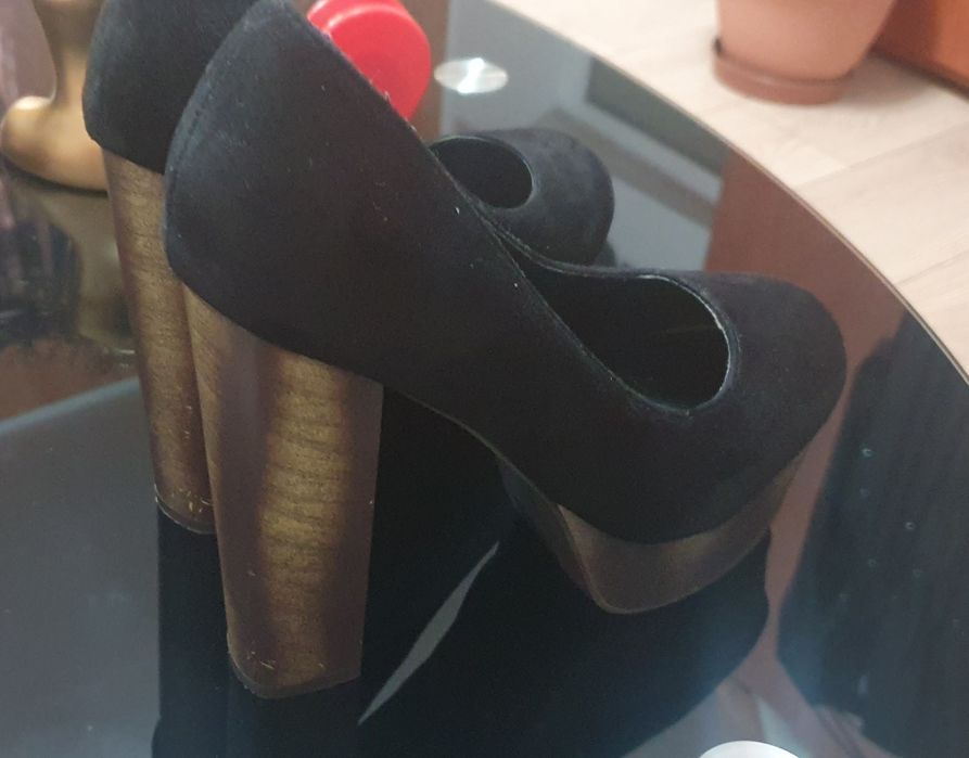 Pantofi eleganti se vad defectele in poze