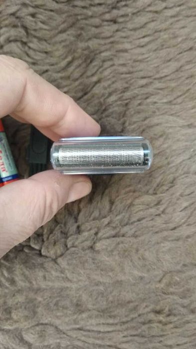 электробритва мини(дорожный вариант) на батарейках.отлично бреет.