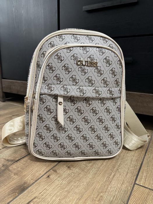 Дамска бежова раница