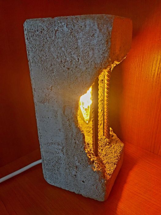 Бетонна арт лампа