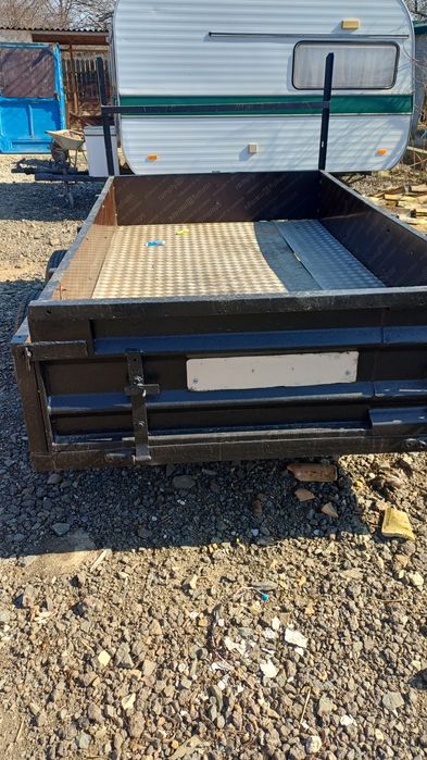 Vand remorca auto neânmatriculată.