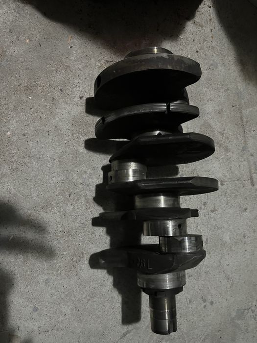 Коленвал на мотор 2.6бензин