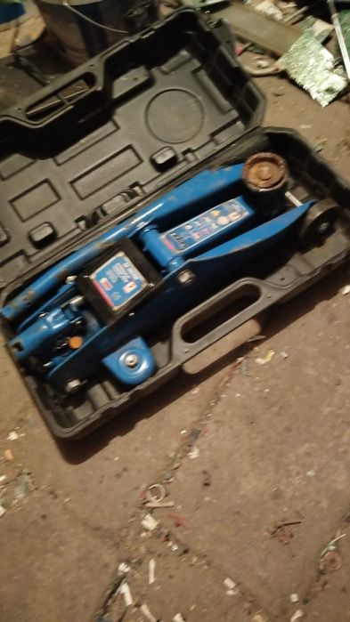 Гидравлический подкатной домкрат