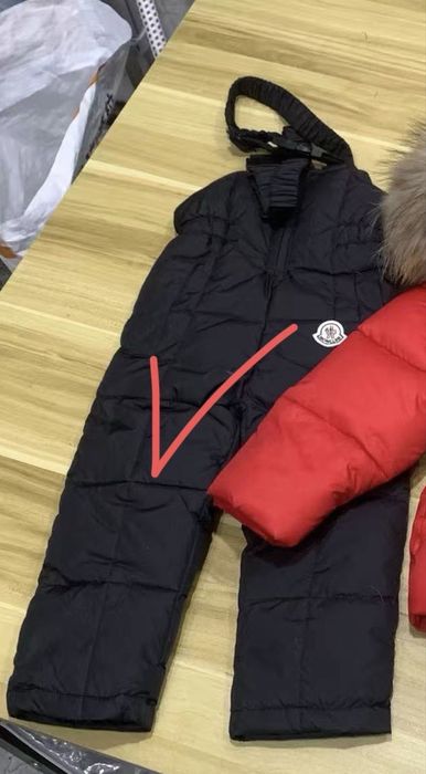 Продам комбинезон Moncler