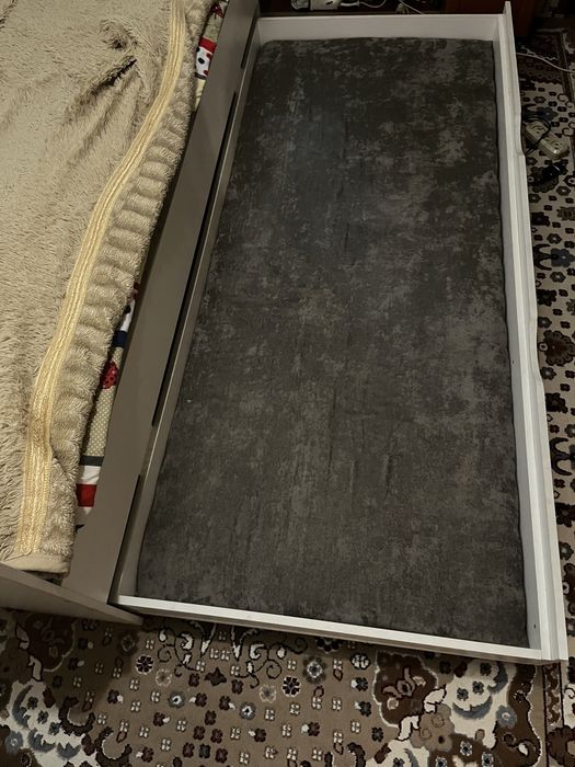 Кровать в хорошем состояний