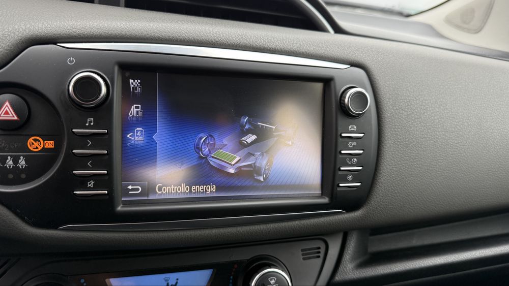 Toyota Yaris ,2017 ,Hibrid