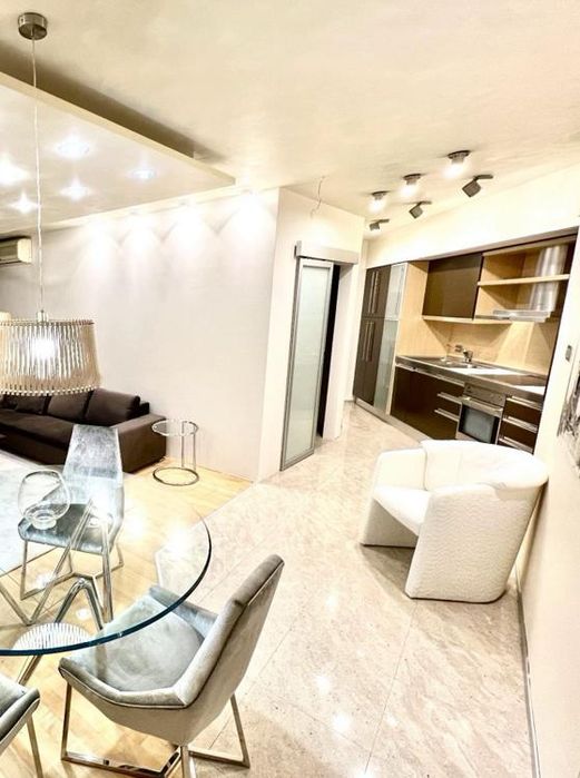 Дава се под наем Тристаен апартамент в София, Витоша - 135 кв.м за 1100 € - Снимка #2