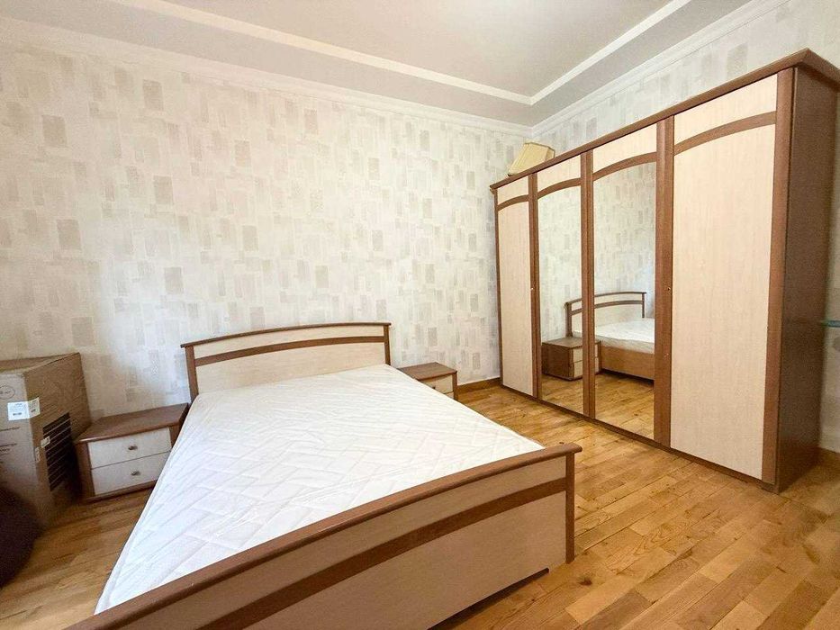 Сдается в аренду 3 ком квартира Ц-1  115 м.кв Лифт есть. Эко парк